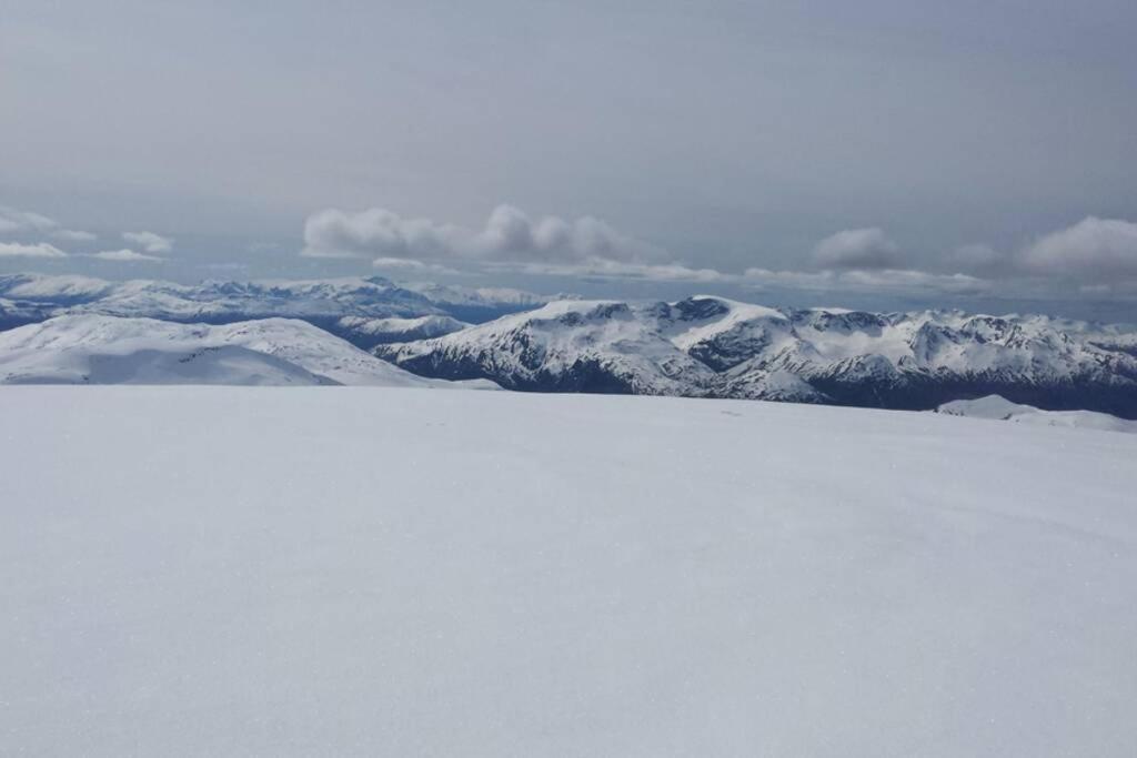 Вилла Bakken, Feriebolig Volda Экстерьер фото